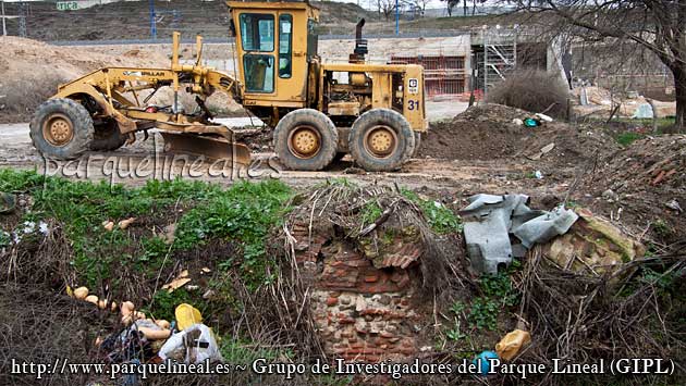 destrucción del molino de cartón