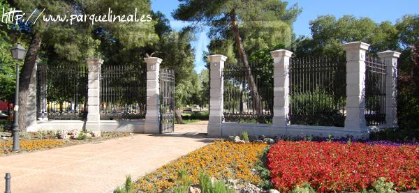 Las puertas de "el Cruce" en VillaVerde Alto ¿las puertas del embarcadero?